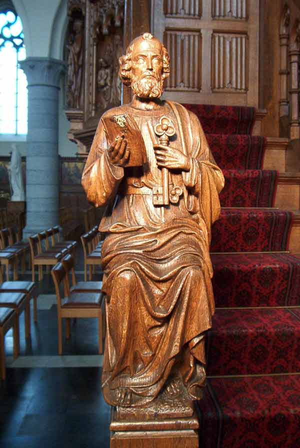 La statue originale de St. Pierre.